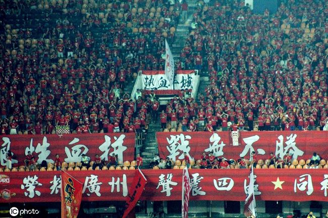 在拿下鹈鹕之后，湖人迎来一波三连胜，排名（14胜9负）升至西区第四。